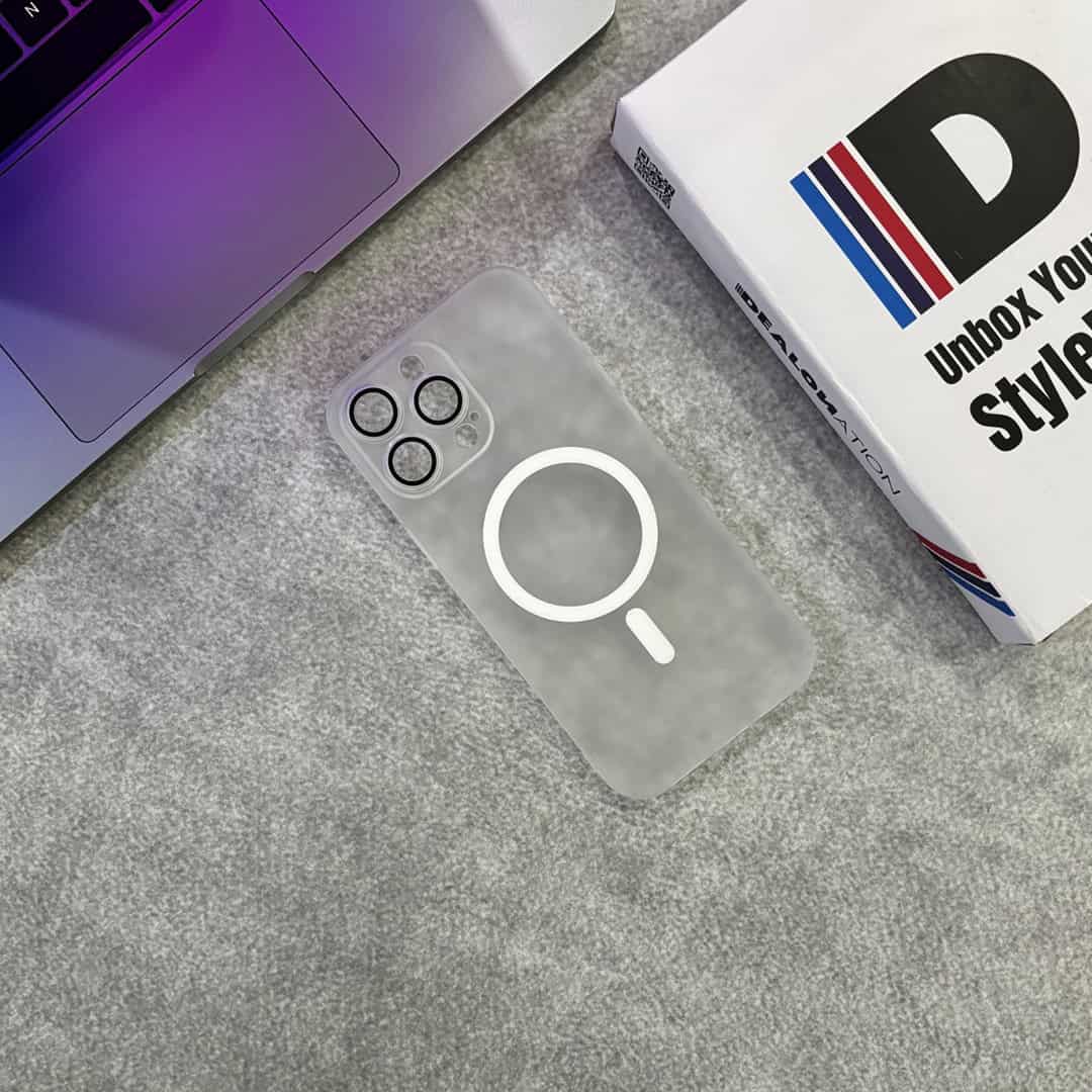 UltraSlim Frosted Clear MagSafe Case