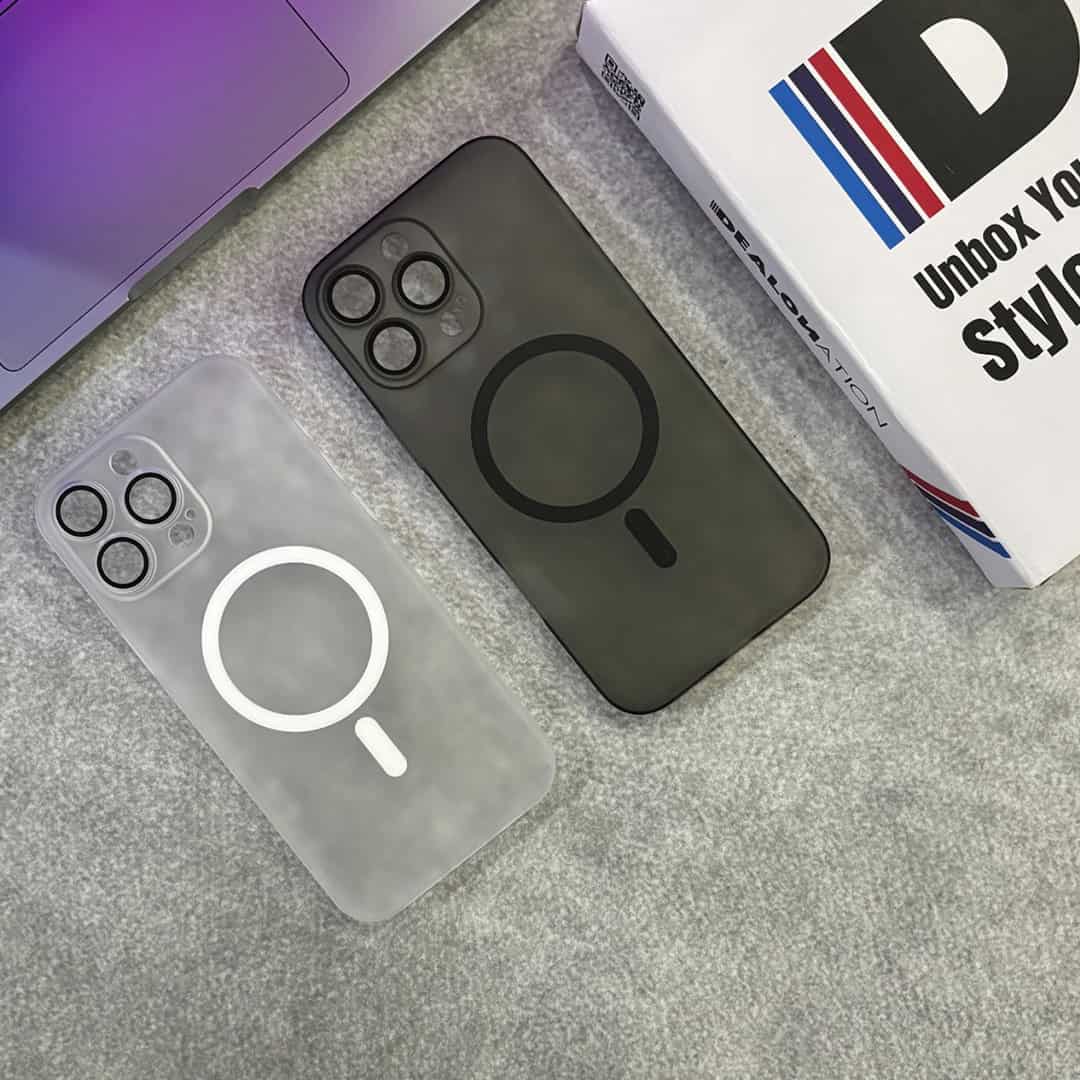 UltraSlim Frosted Clear MagSafe Case