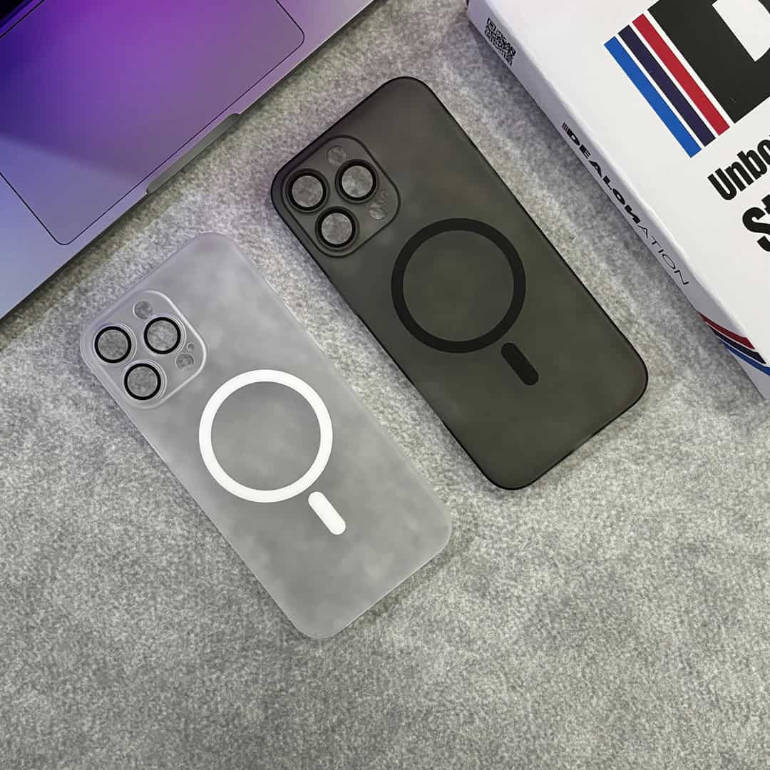 UltraSlim Frosted Clear MagSafe Case
