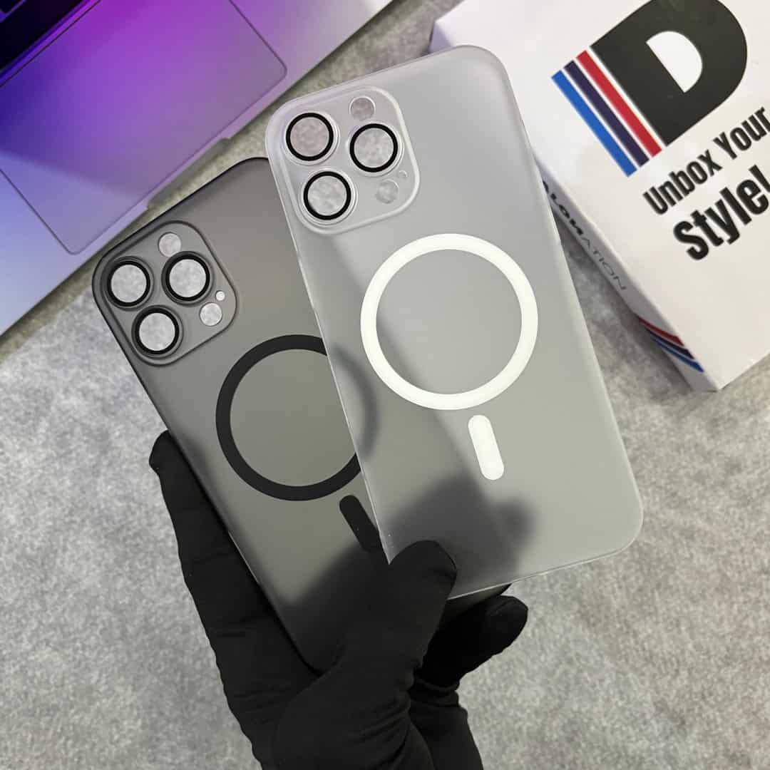 UltraSlim Frosted Clear MagSafe Case