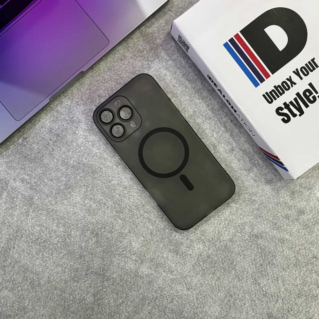 UltraSlim Frosted Clear MagSafe Case